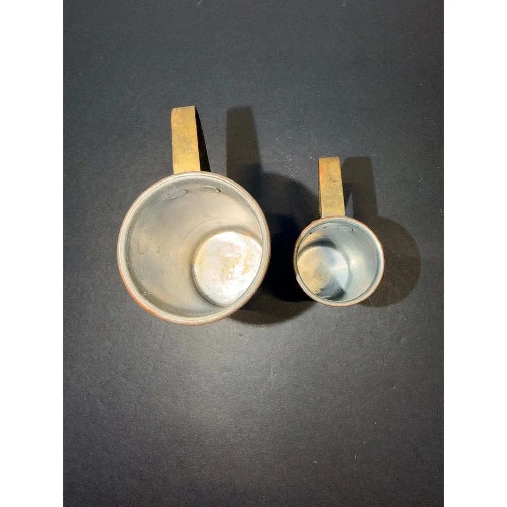 2 Vintage Copper Measuring Cups Rustic Primitive Farmhouse Kitchen 3/4 1/4 cup